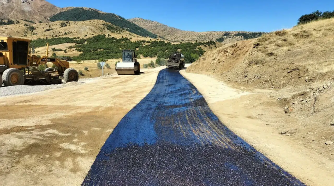 Ekinözü’nde Grup Yolları Büyükşehir’le Yenileniyor