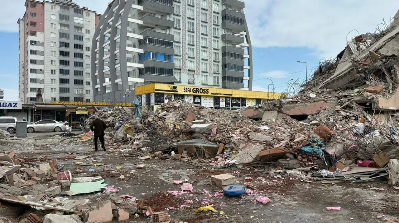 Elbistan'da Büyük Skandal! İlkokul Mezunu Fırıncı Mimar Olarak Gösterildi, İmar Dosyası Kaybedildi!