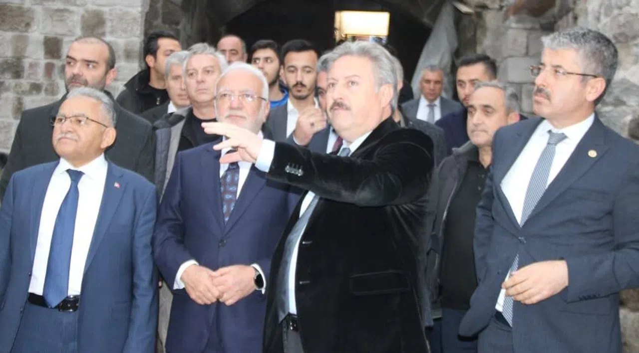 Elitaş: "Yaklaşık 4 milyon 700 bin kişiye 5 bin TL'lik ikramiye hayırlı olsun"