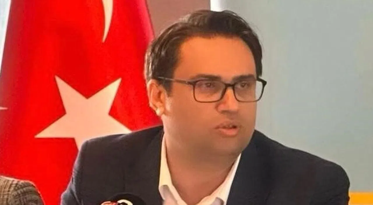 Emre Afacan: "İnsanların yüzlerini güldürecek projelerle geliyoruz"