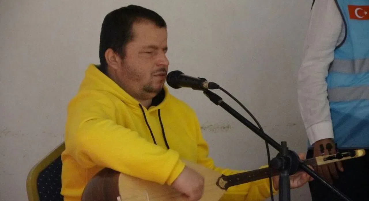 Engelli halk ozanının Filistin duyarlılığı herkesi duygulandırdı