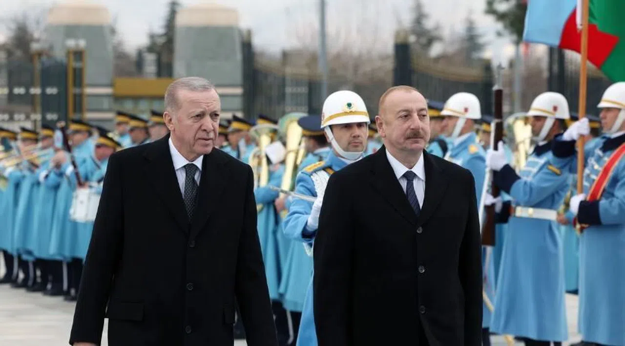 Erdoğan, Aliyev'i resmi törenle karşıladı