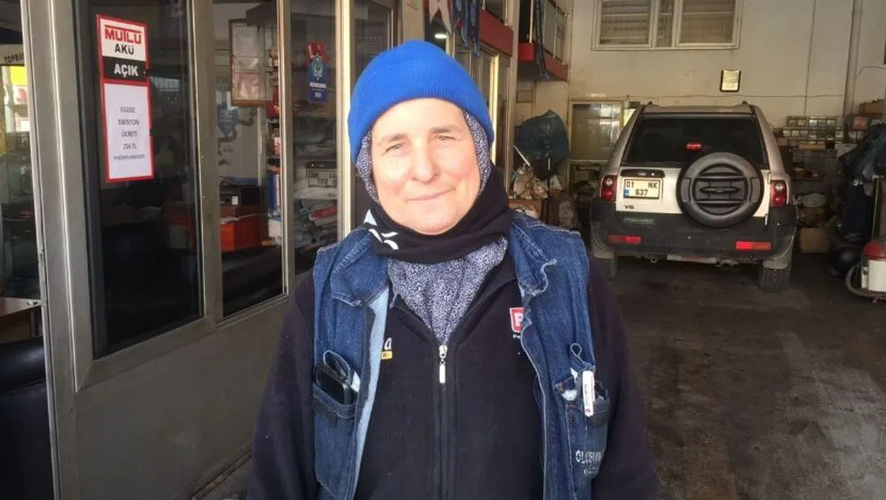 Eşi kaza geçirince önce aşçı sonra tamirci oldu  