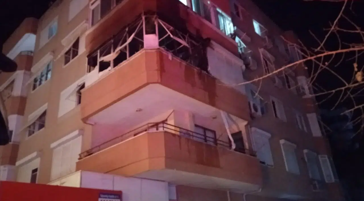 Evde çıkan yangın çevre binalara sıçramadan söndürüldü