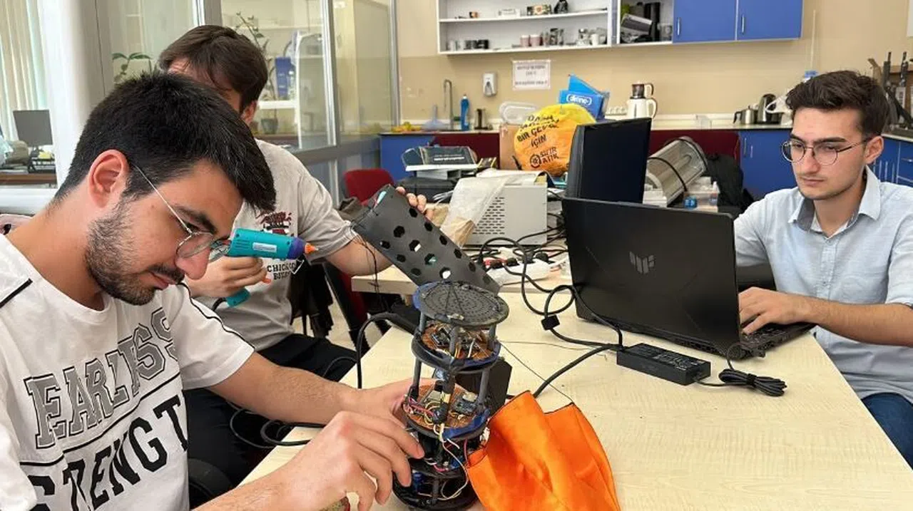 Füzelere uydu yaptılar