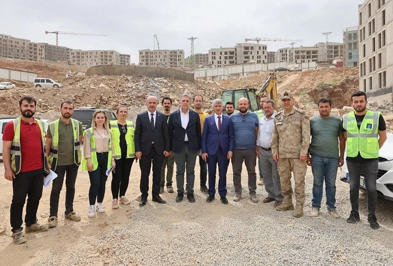 Vali Ünlüer, TOKİ konutlarını inceledi