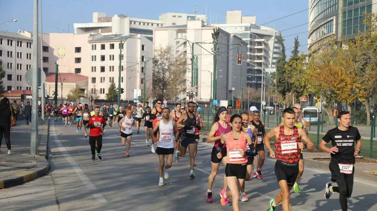 Gazi yarı maratonu, 7’den 70’e beğeni topladı