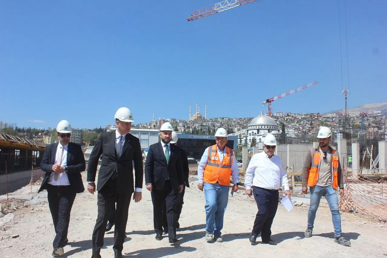 Azerbaycanlı yetkililer, Azerbaycan Mahallesi'ni inceledi