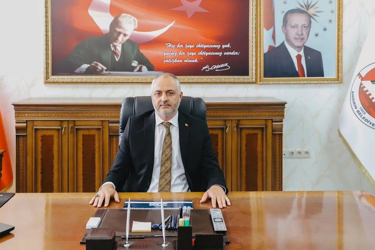 Gökşen, makamına oturdu