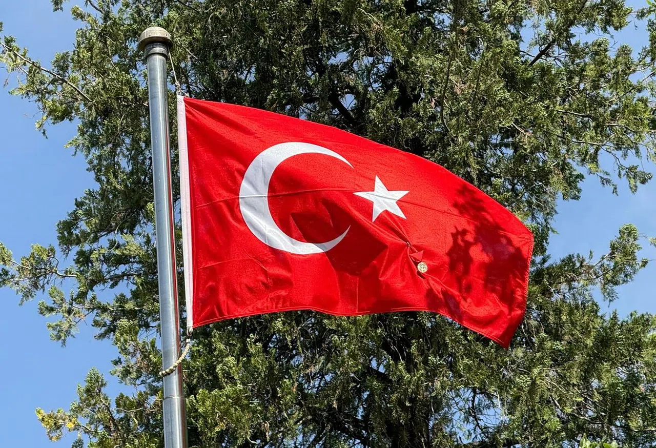 İstiklal Madalyası Ay Yıldızlı bayrağa takıldı