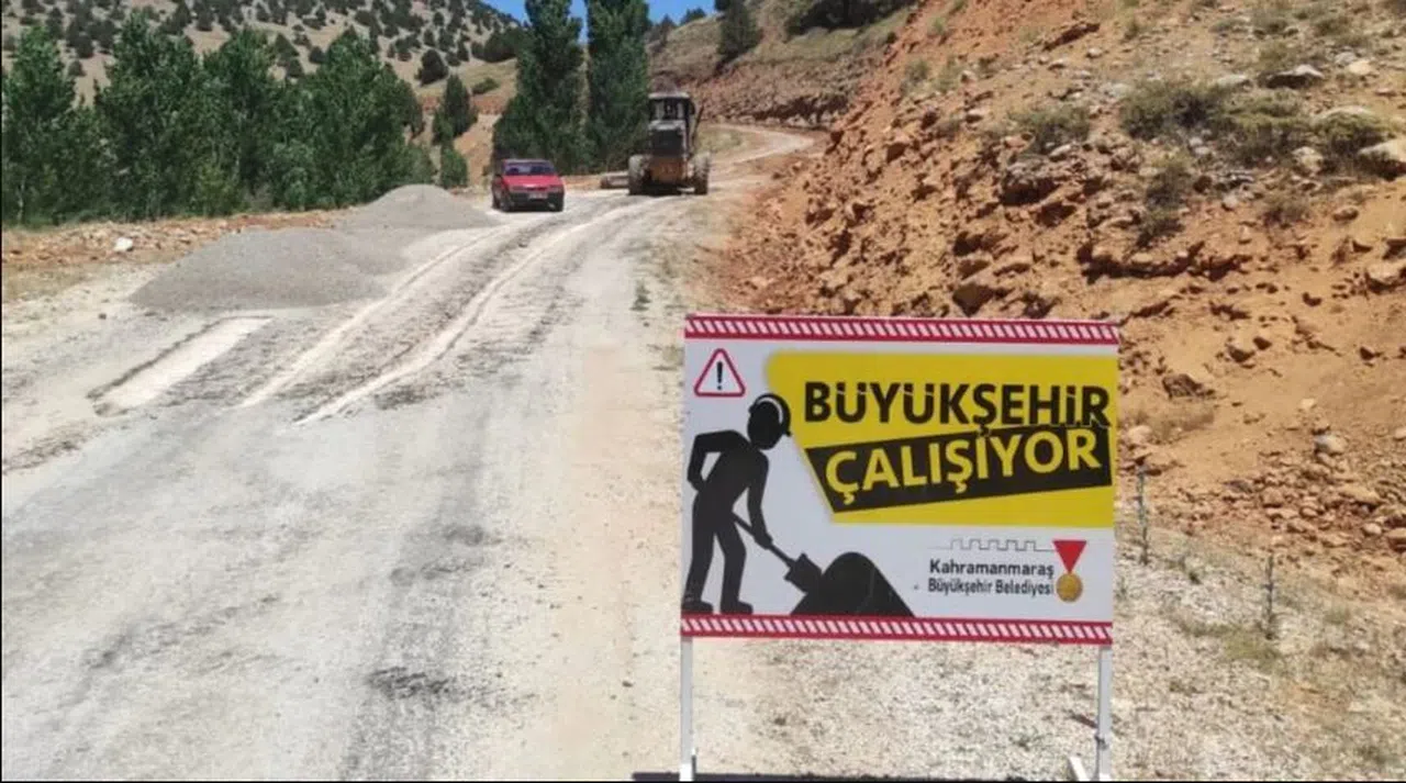 Göksun’da 5 Mahalleye Ulaşım Sağlayan Grup Yolunu Yeniliyor