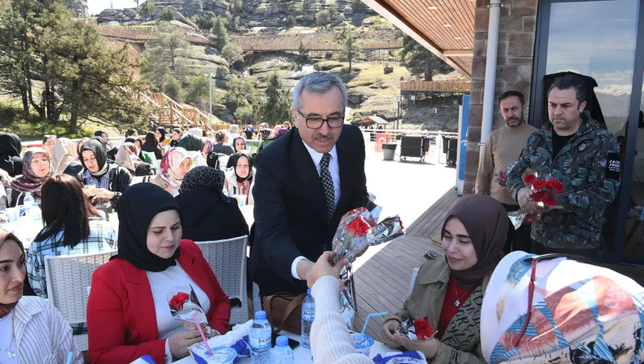 Güngör, 8 Mart'ta Büyükşehir’in Kadın Personelleriyle Buluştu