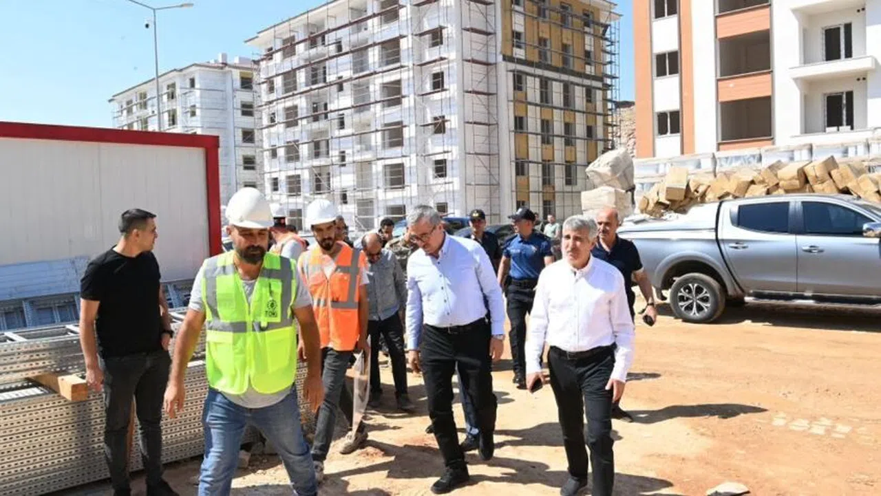 Güngör ve Ünlüer, İlçe Ziyaretlerini Sürdürüyor