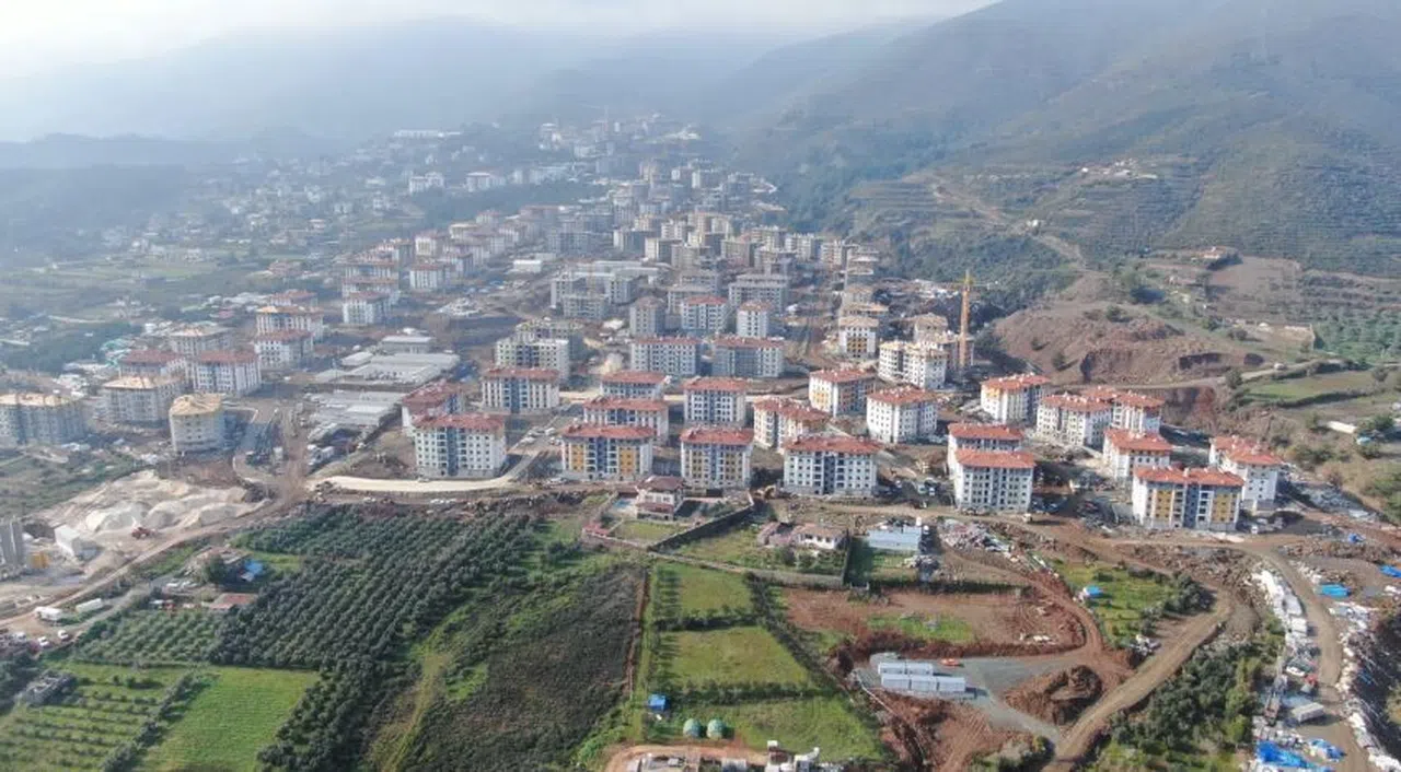 Hataylı depremzedeler yeni evlerini heyecanla bekliyor