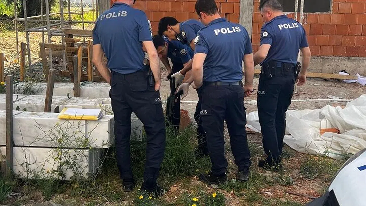 Ailesine Kızıp İnşaata Girdi, Tüfekle Etrafa Rastgele Ateş Etti