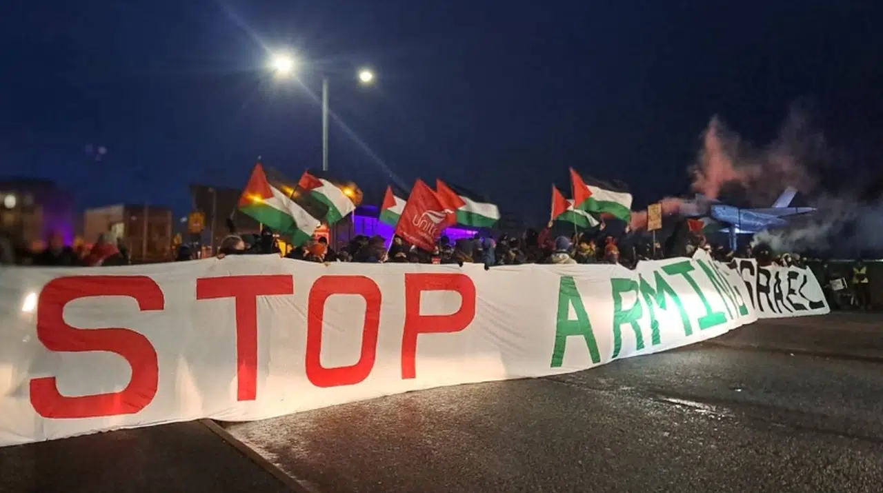 İngiltere ve İskoçya’da Filistin destekçilerinden F-35 parçaları üreten firmaların önünde protesto