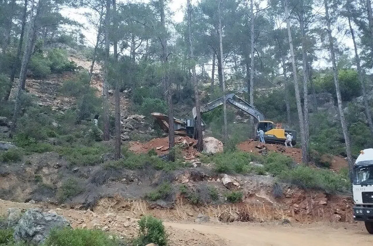 İş makinesinin altında kalan operatör toprağa verildi