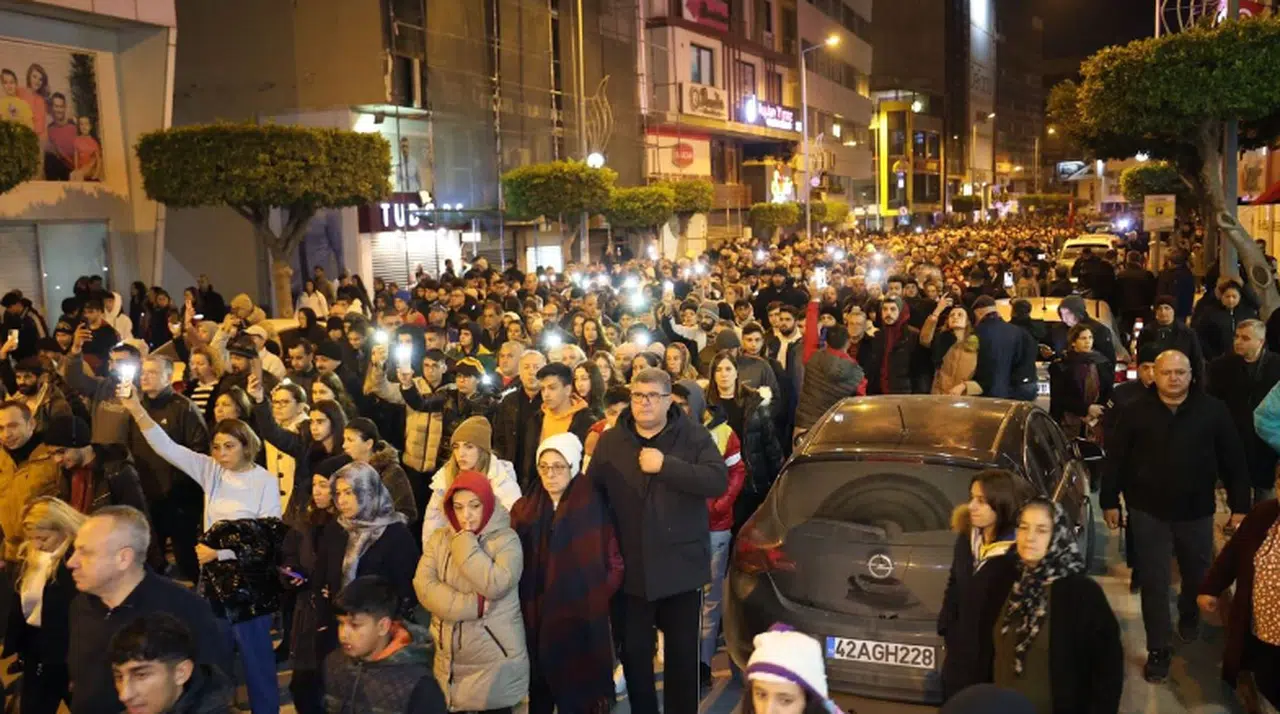 İskenderun'da 6 Şubat depremlerinde hayatını kaybedenler anıldı