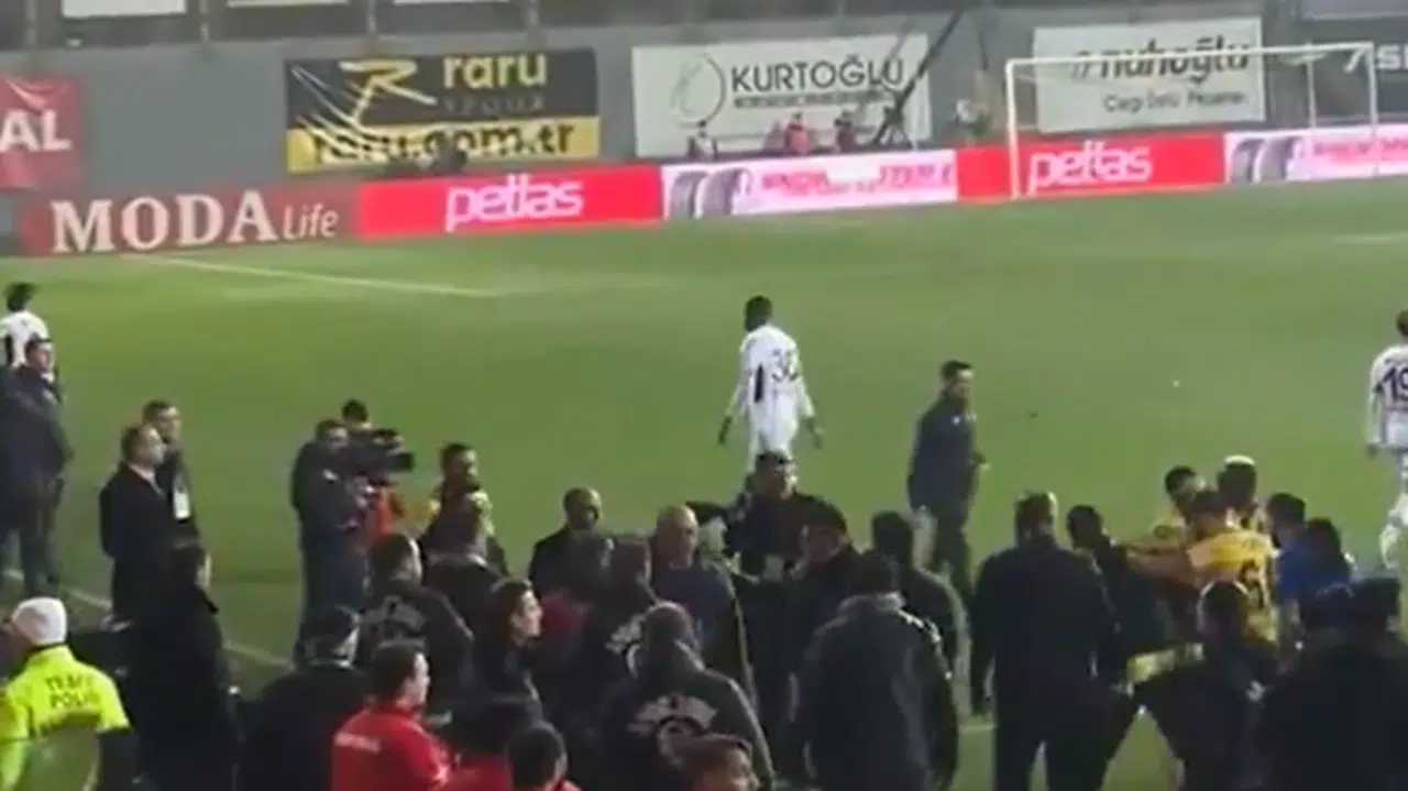 İstanbulspor ne ceza alacak? Sahadan çekilmenin cezası ne kadar?