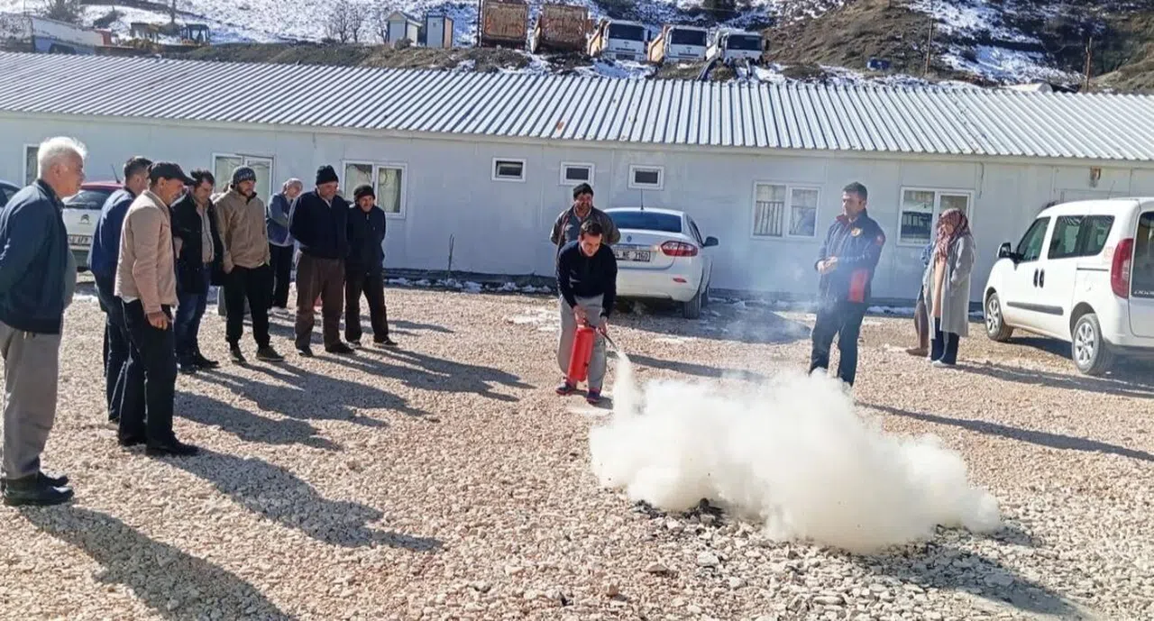 Büyükşehir İtfaiyesinden Çağlayancerit’te Yangına Müdahale Eğitimi