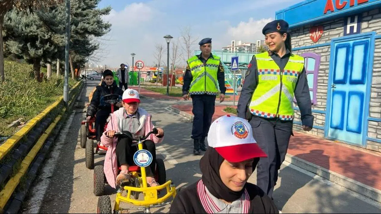 Jandarmadan Öğrencilere Trafik Eğitimi