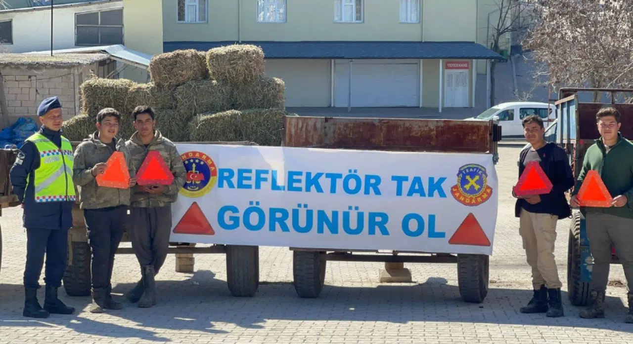 Jandarmadan traktör sürücülerine güvenli tarım eğitimi