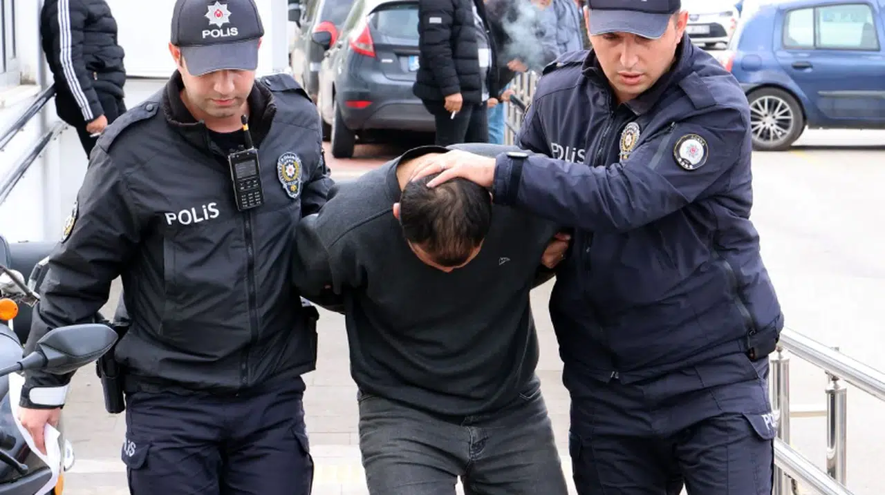 Kaçmak için polis memurunun parmağını kıran suç makinesi tutuklandı