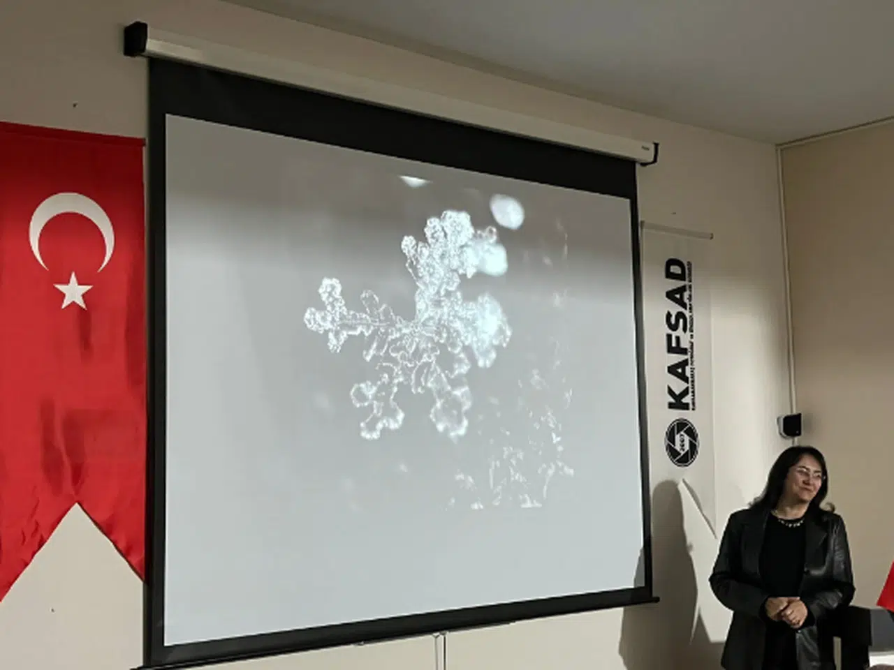 Dekan İspir'in fotoğraf sergisi büyük ilgi gördü