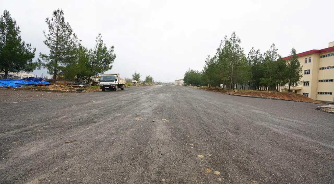Kahramanmaraş Büyükşehir Belediyesi, KSÜ Avşar Kampüsü Ulaşımını İyileştiriyor