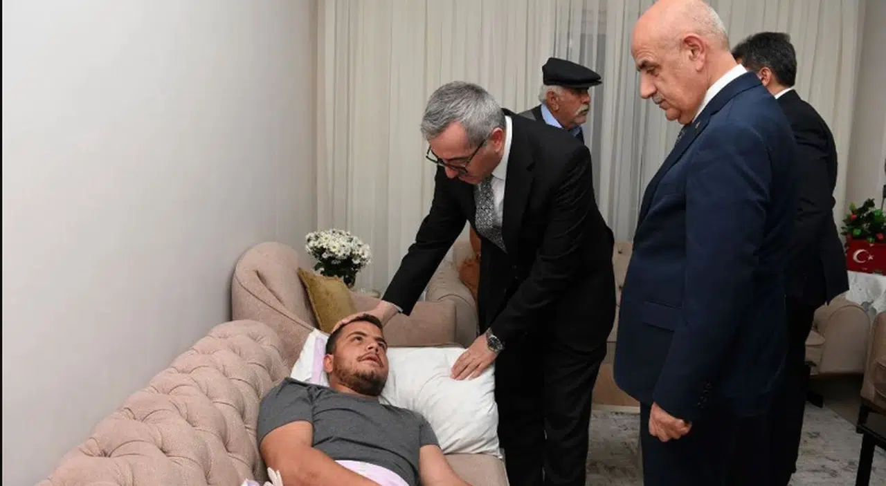 Kahramanmaraşlı asker Gürbak’a geçmiş olsun ziyareti