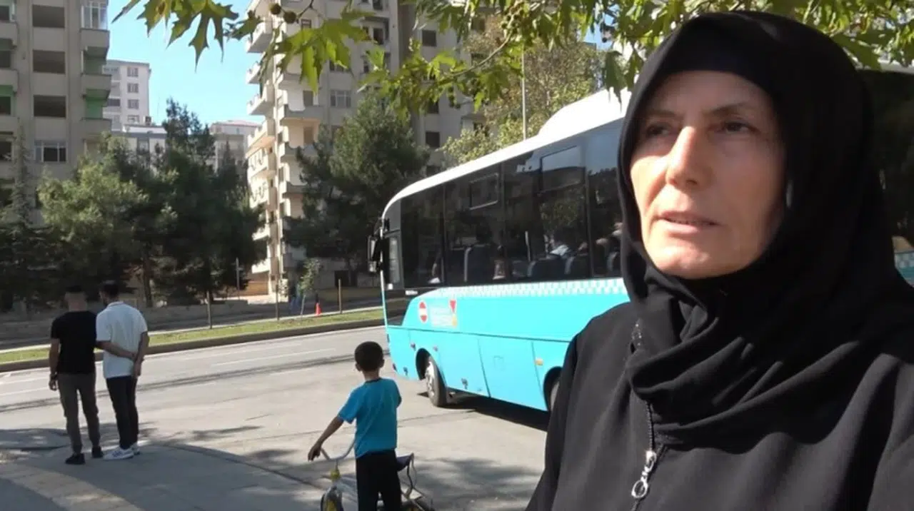 Kahramanmaraşlı depremzedeler evlerinin yıkılmasını izlediler