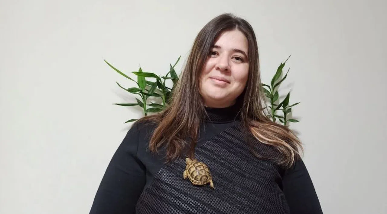 Kahramanmaraşlı kadın kaplumbağaya çocuğu gibi bakıyor