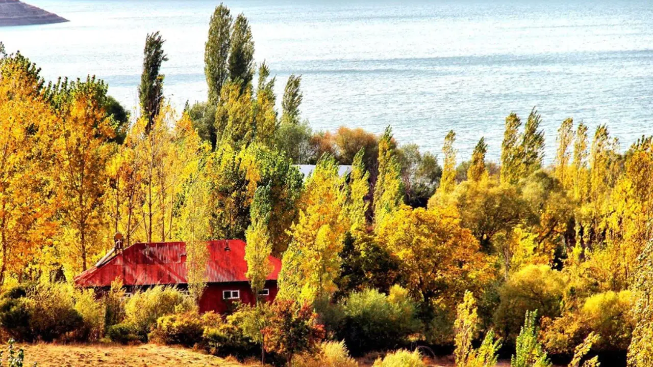 Kahramanmaraş'ta Adatepe Barajın da  sonbahar manzaraları