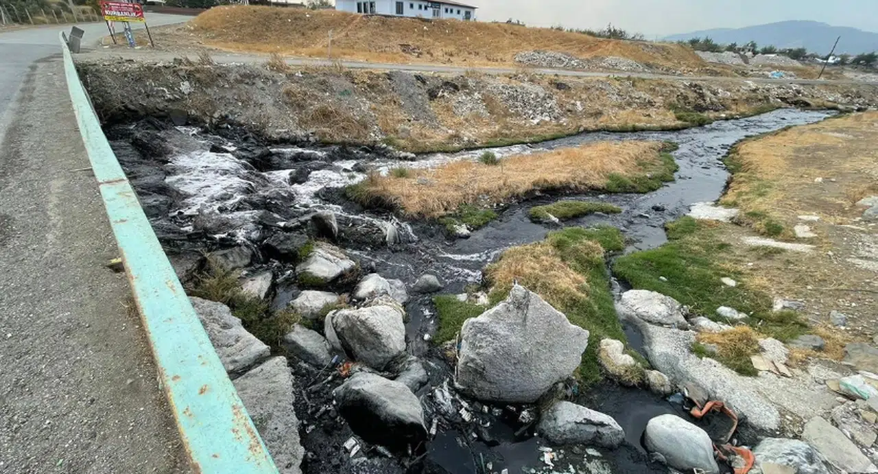 Kahramanmaraş'ta Aksu Çayı'ndan zehir akıyor: Bölge halkı endişeli!