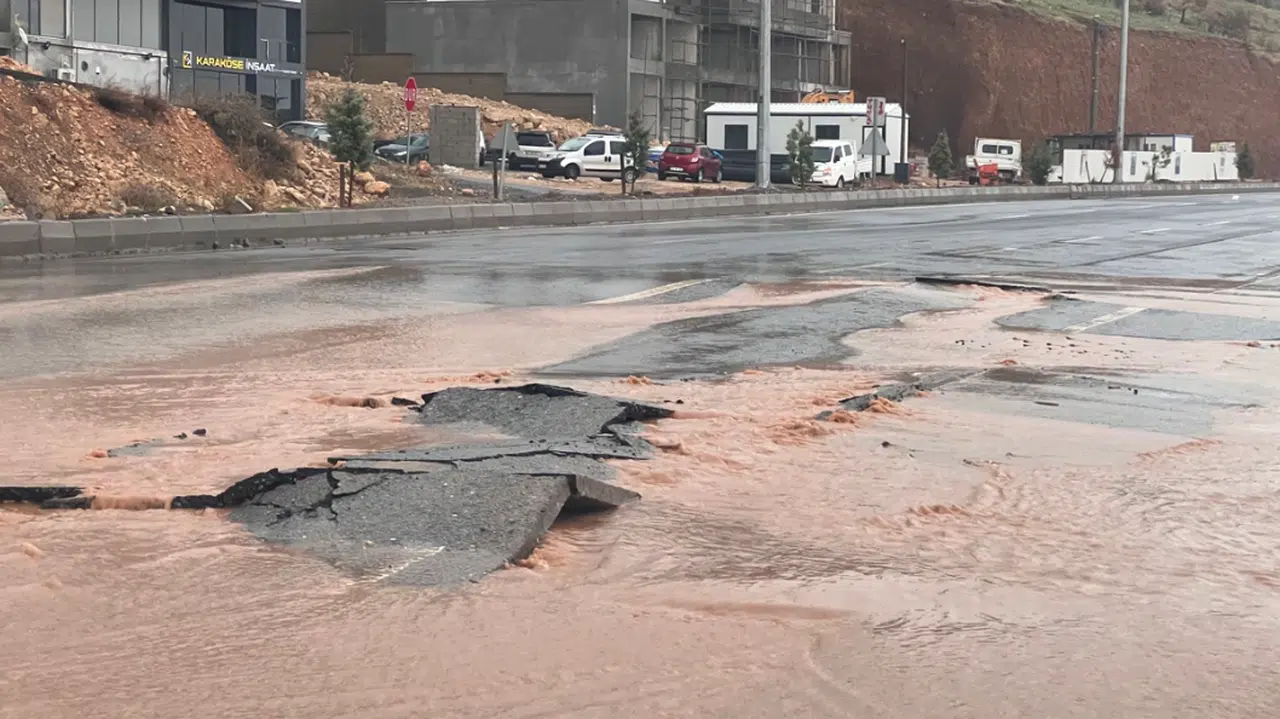 Kahramanmaraş’ta şiddetli yağış su taşkınlarına neden oldu