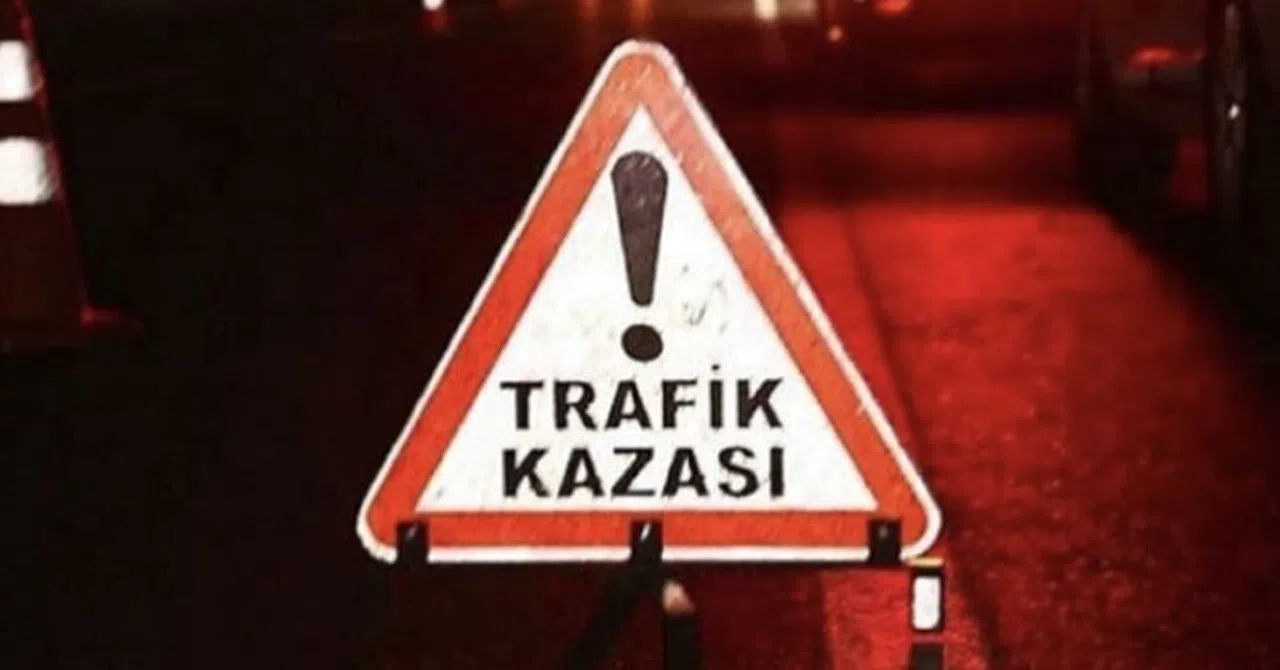 Otomobille motosiklet çarpıştı, kurye yaralandı