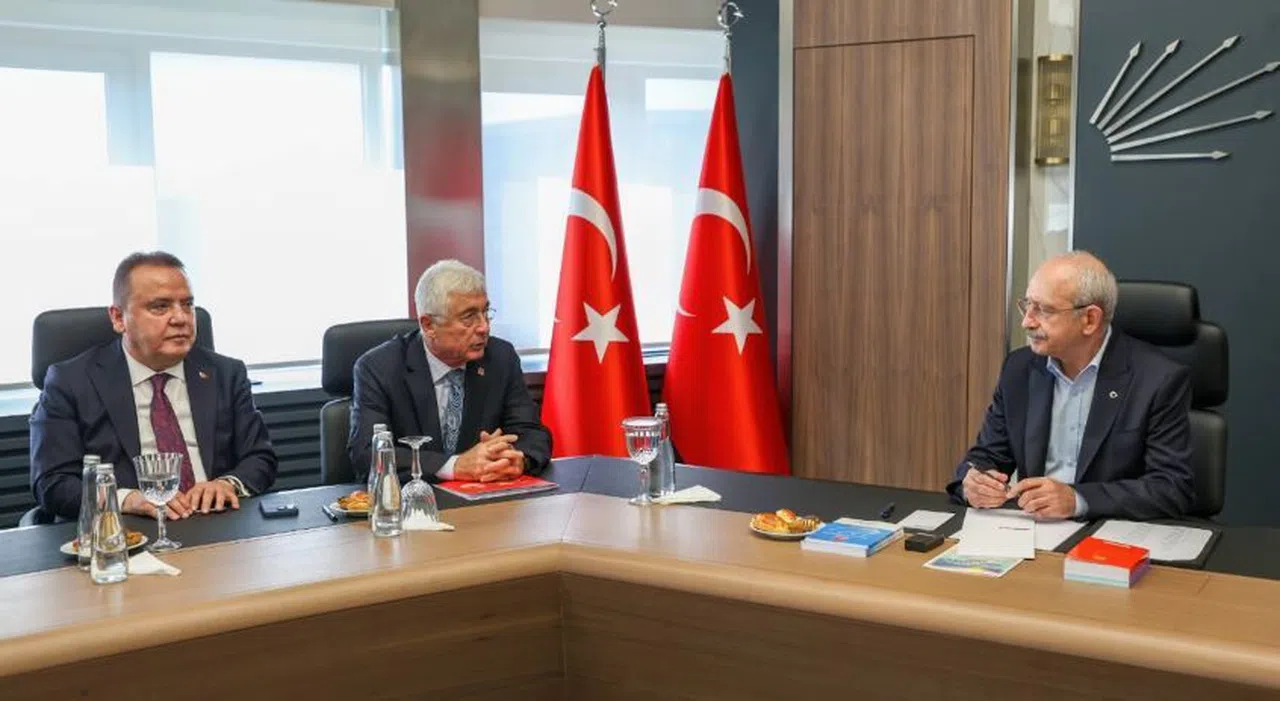 Kılıçdaroğlu, kurultay öncesi görüşmelerine devam ediyor
