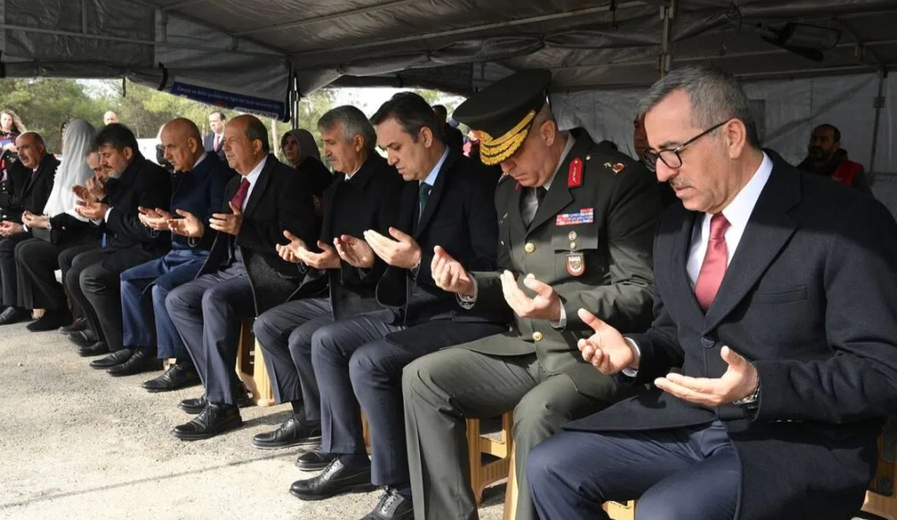 Başkan Güngör, KKTC Cumhurbaşkanı Tatar ile Kapıçam Mezarlığı’nı Ziyaret Etti