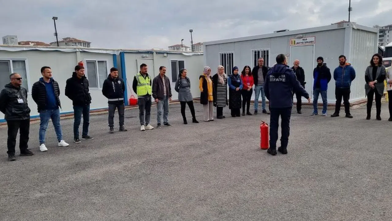 Konteyner kentte kalanlara yangın eğitimi