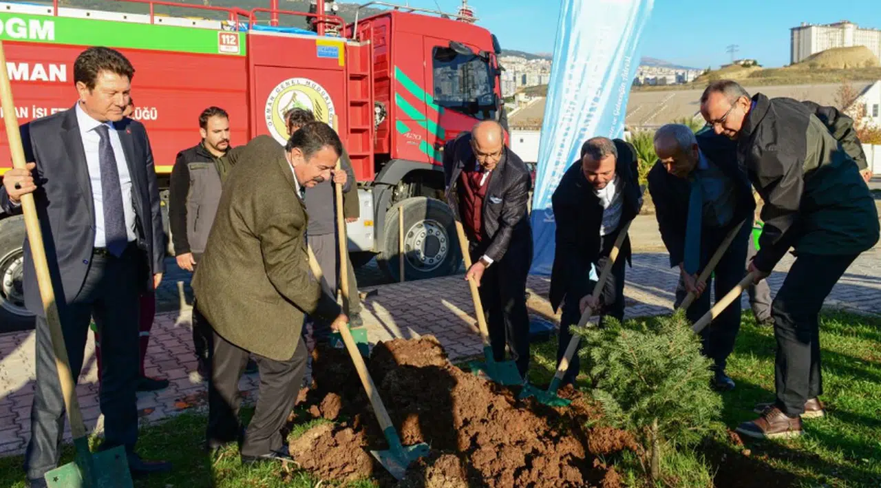 KSÜ'de "Geleceğe Nefes, Cumhuriyete Nefes" Kampanyası Kapsamında Fidan Dikildi