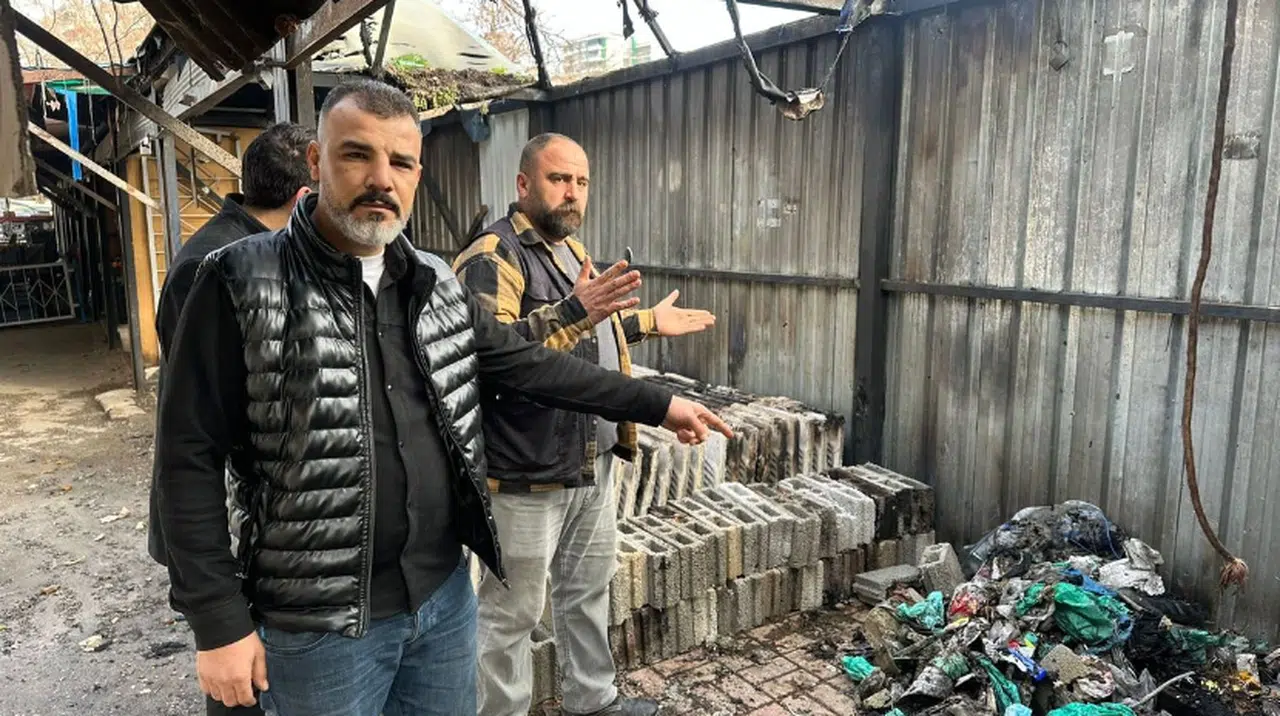Kundaklanan dükkan küle döndü