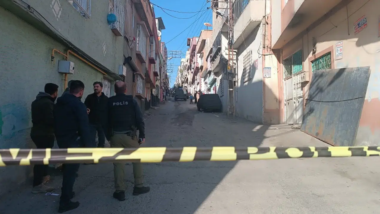 Mahalle abluka altına alındı, polise ateş açan şahıs kadın kılığında yakalandı