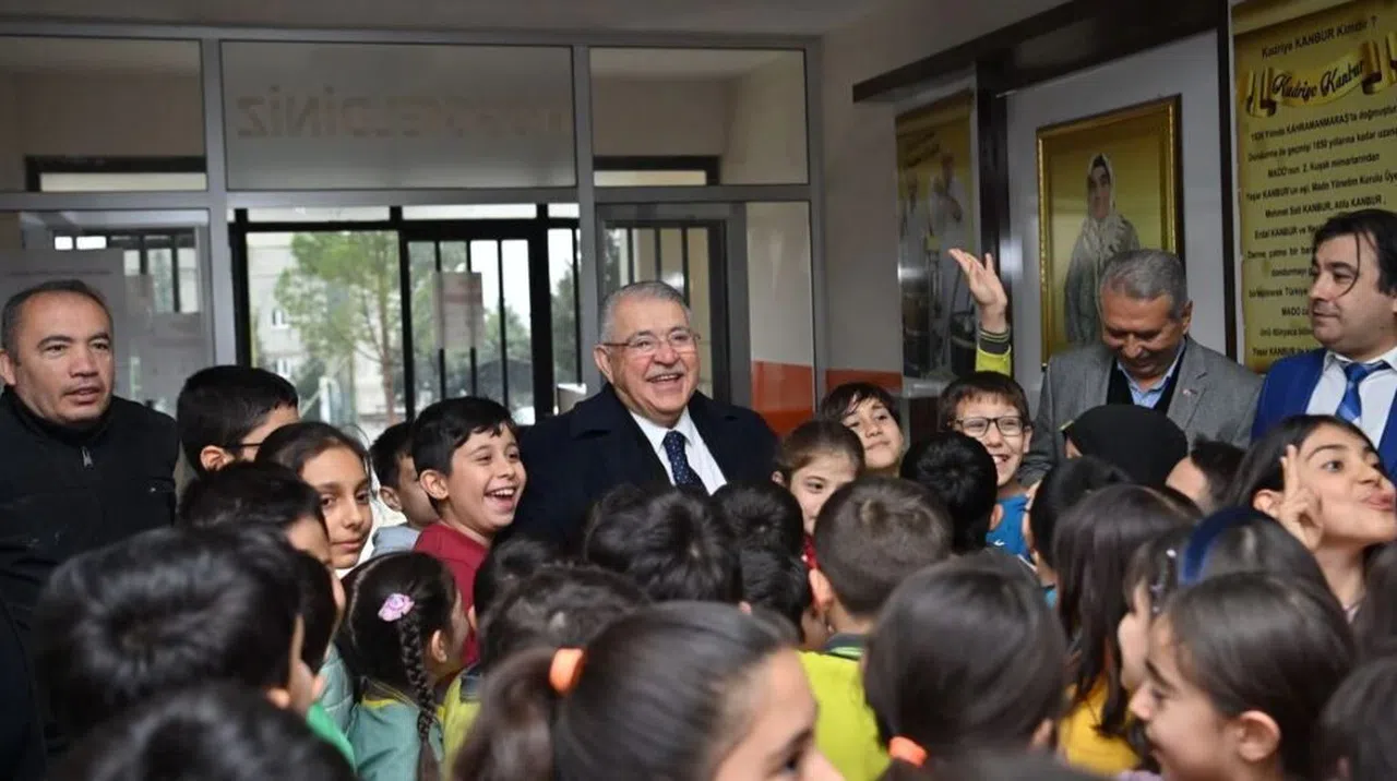 Başkan Mahçiçek, öğrencilerin sınav heyecanına ortak oldu