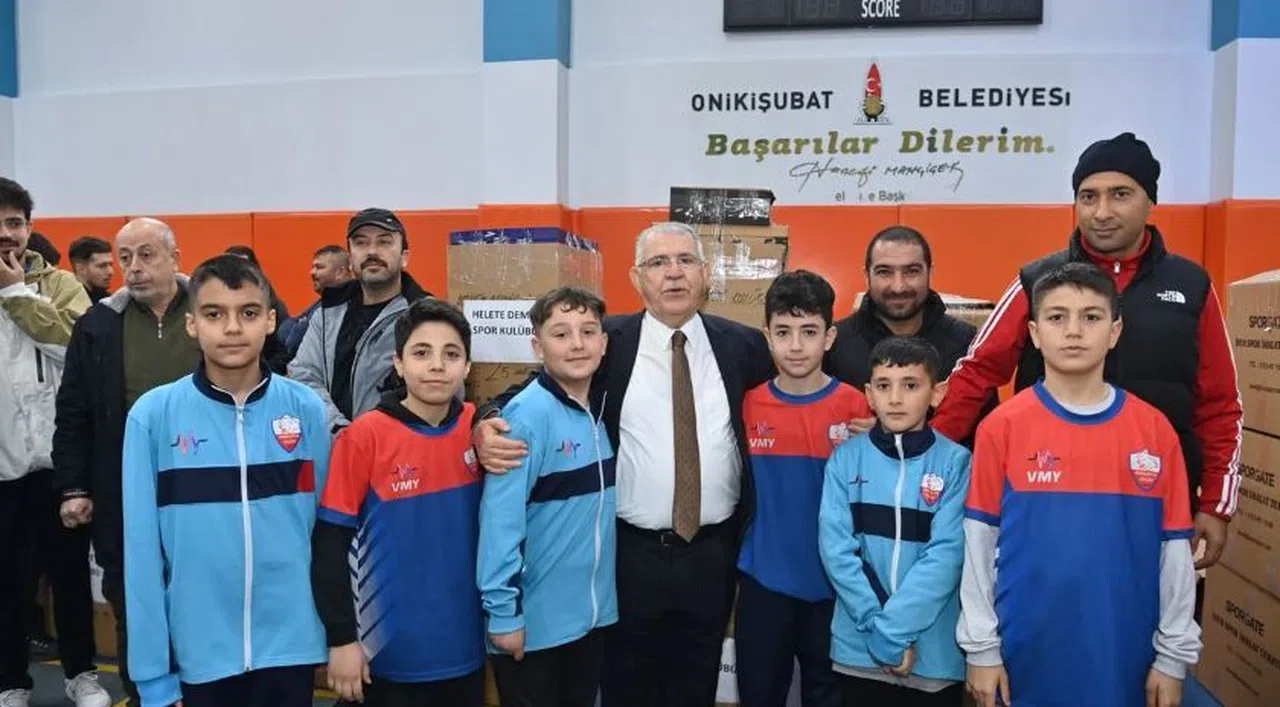 Başkan Mahçiçek’ten 50 amatör spor kulübüne 5 bin 500 adet malzeme desteği