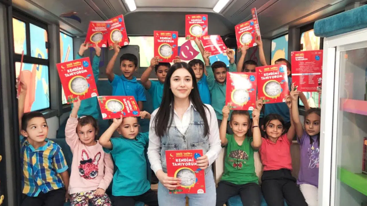 Mobil Kütüphanesi Minik Misafirlerini Ağırladı