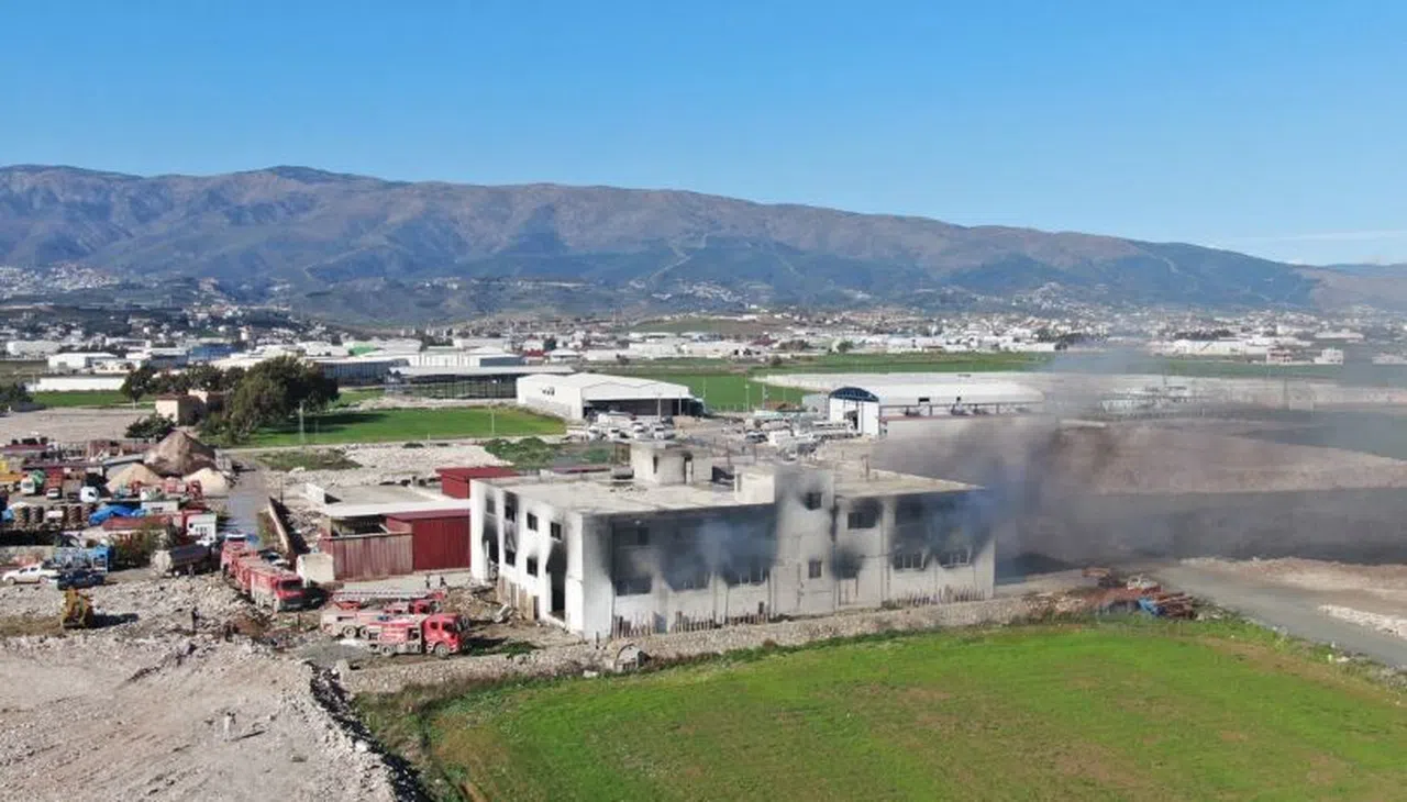 Mobilya Fabrikasında Yangın: Havadan Görüntülendi