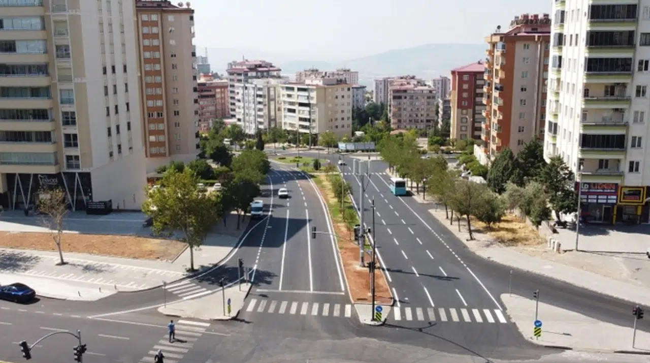 Mustafa Or Caddesi yenilenen yüzüyle hizmete sunuldu