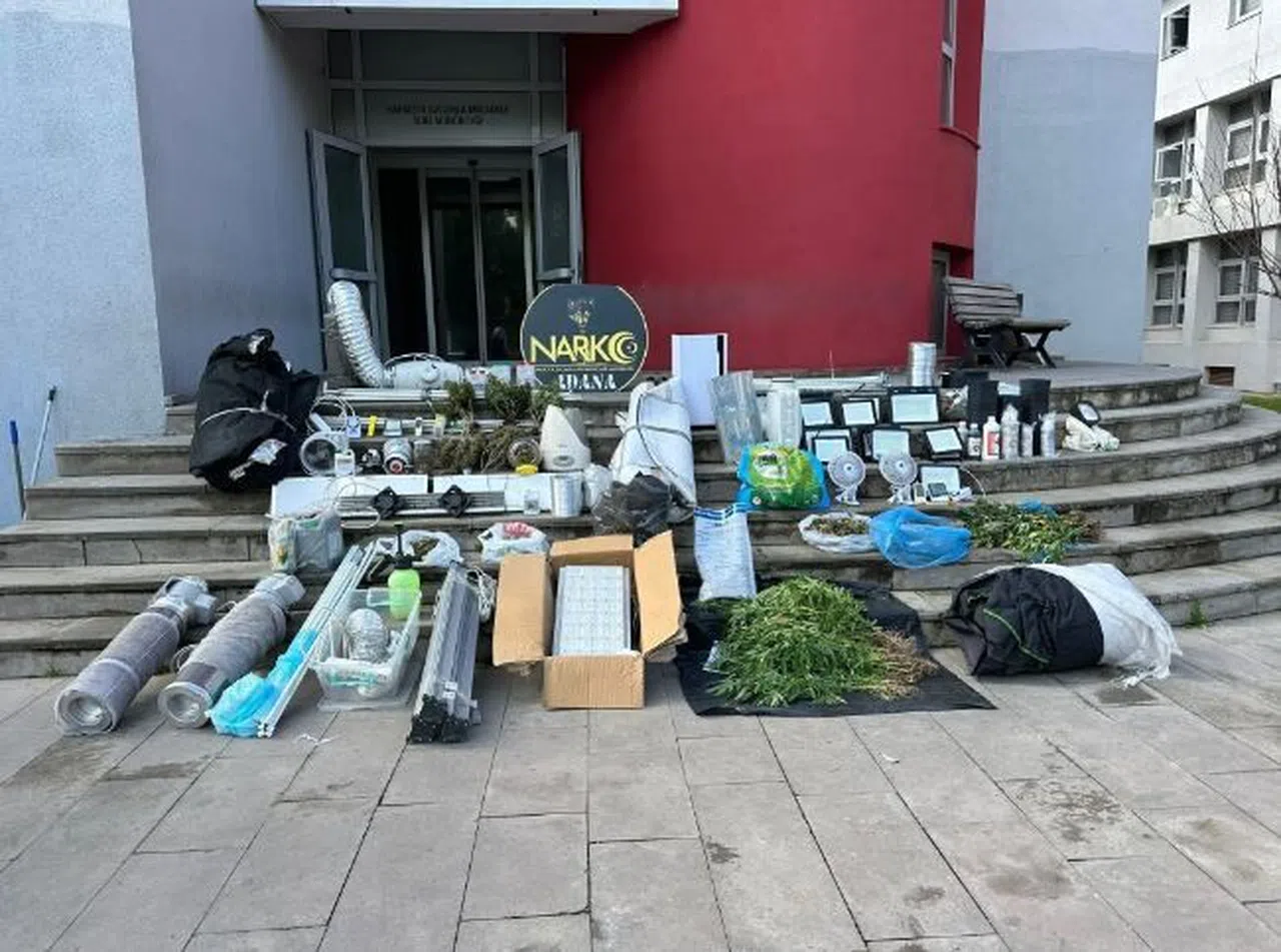 Narkotik polisleri 10 kilo bonzai ele geçirdi  