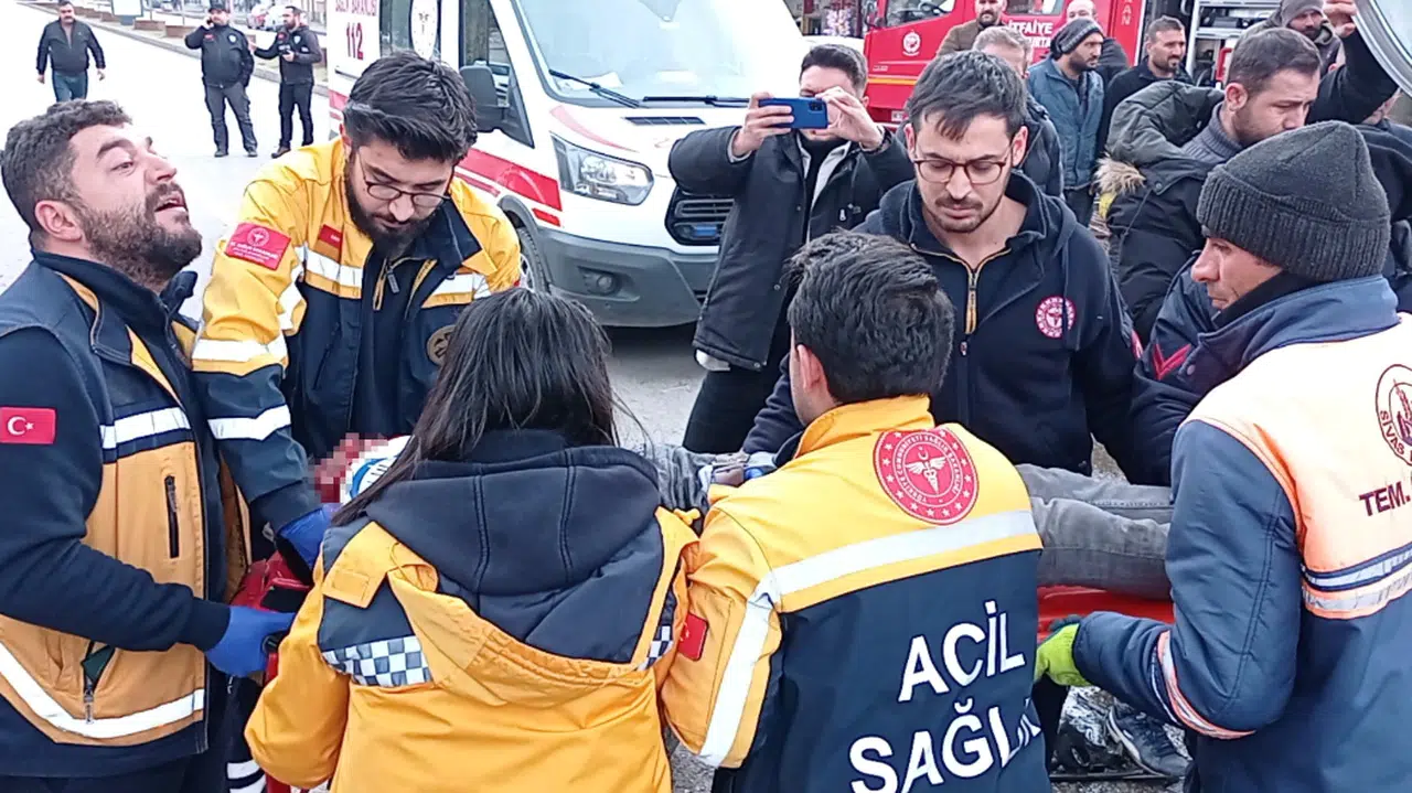 Önce çarptı sonra takla attı, 3 yaralı