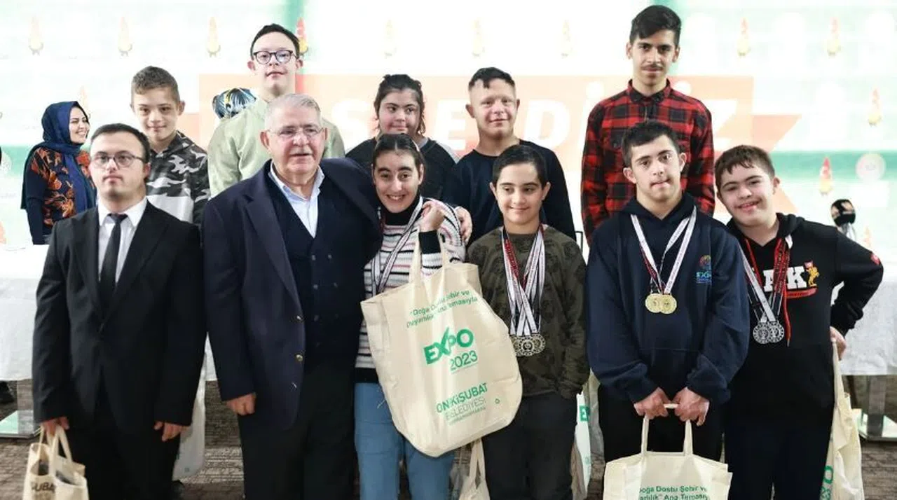 Onikişubat Belediye Başkanı Mahçiçek, Özel Sporcuları Onurlandırdı